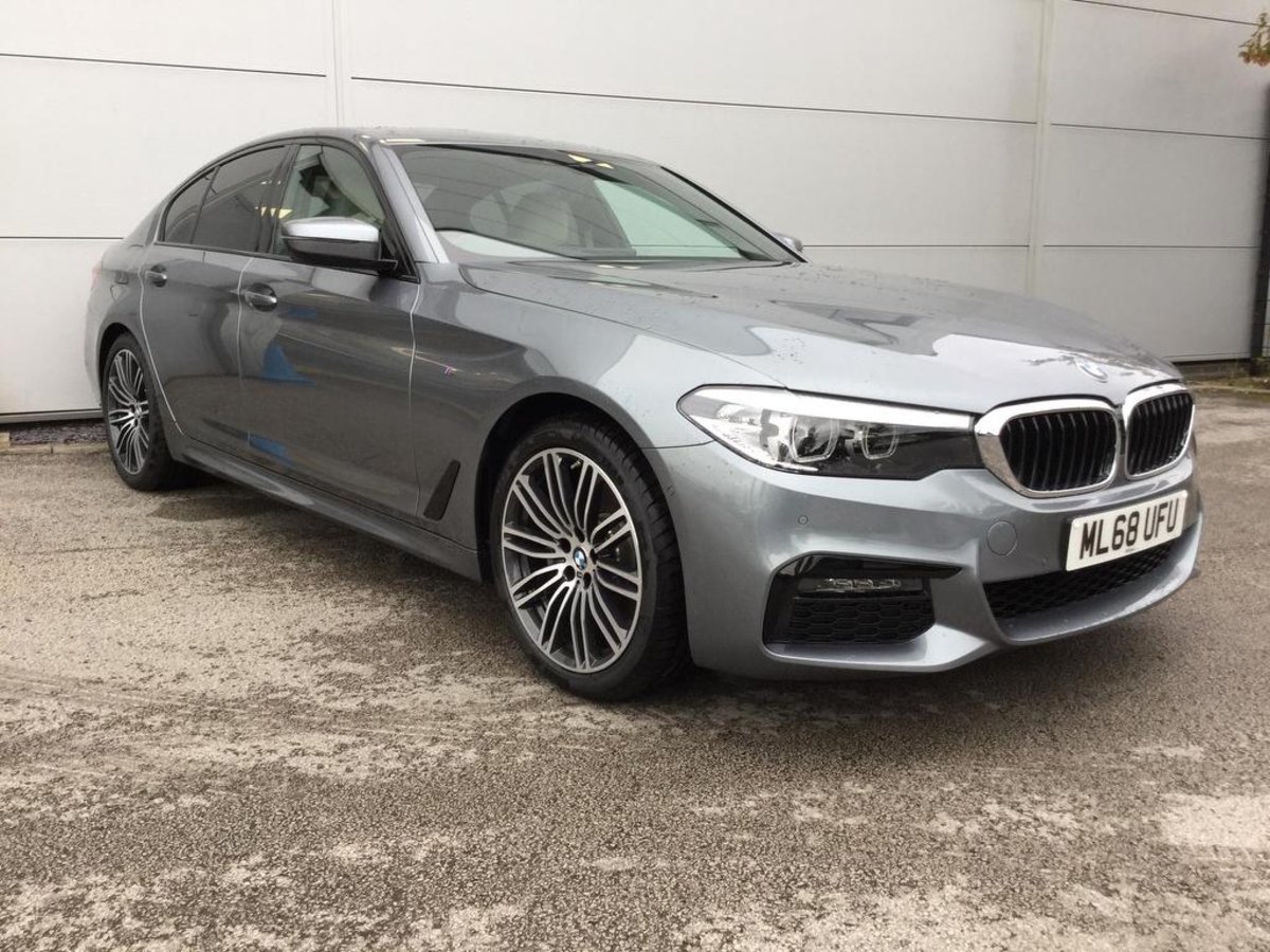 BMW 5 Series: Selecting the sorting order of the names BMW 5 Series: Selecting the sorting order of the names